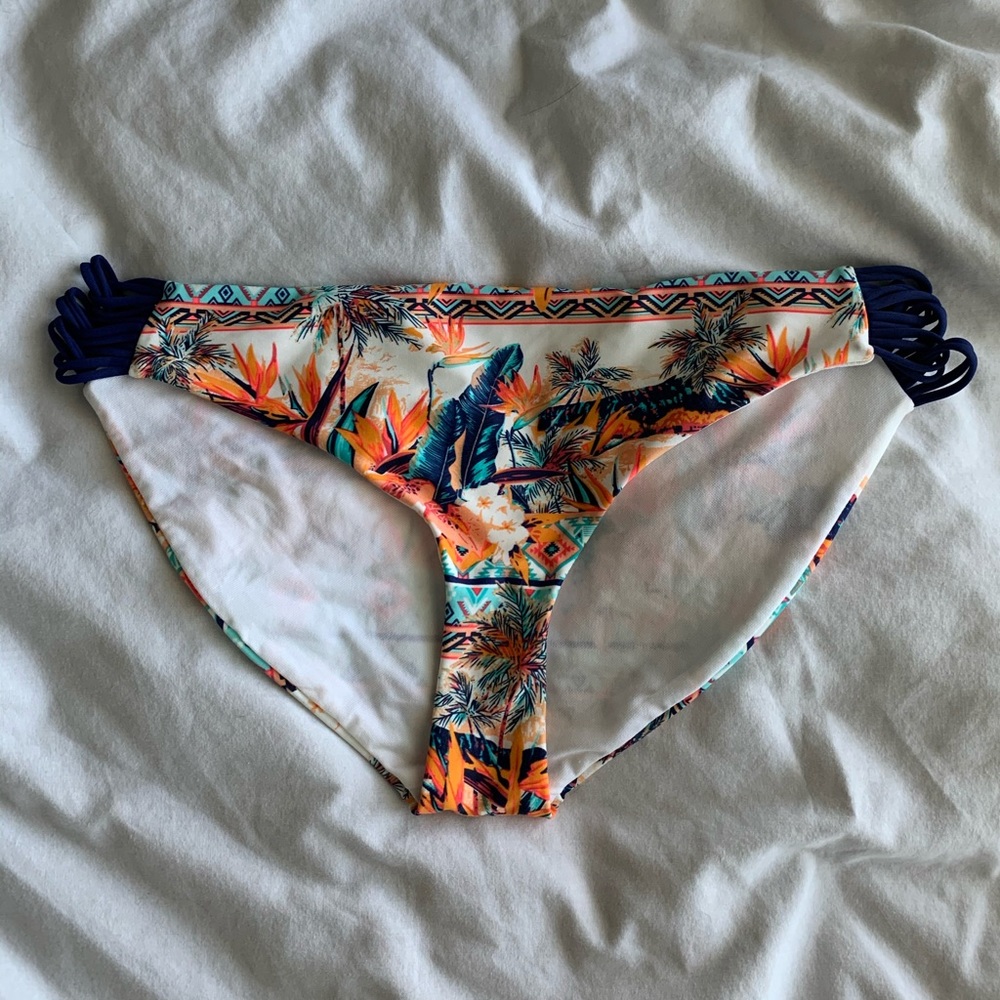 NWOT Body Glove bikini bottoms